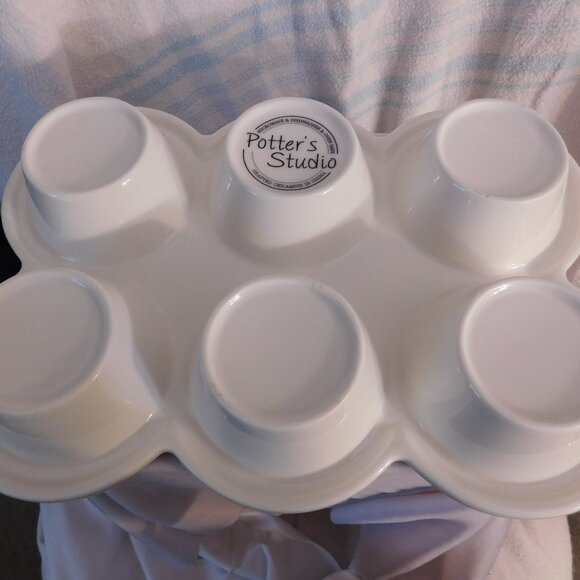 Potter's Studio - Ceramic Muffin Tin - Picture 3 of 4